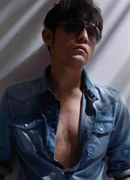 体毛最多的男明星,胡歌的有机腿毛最性感