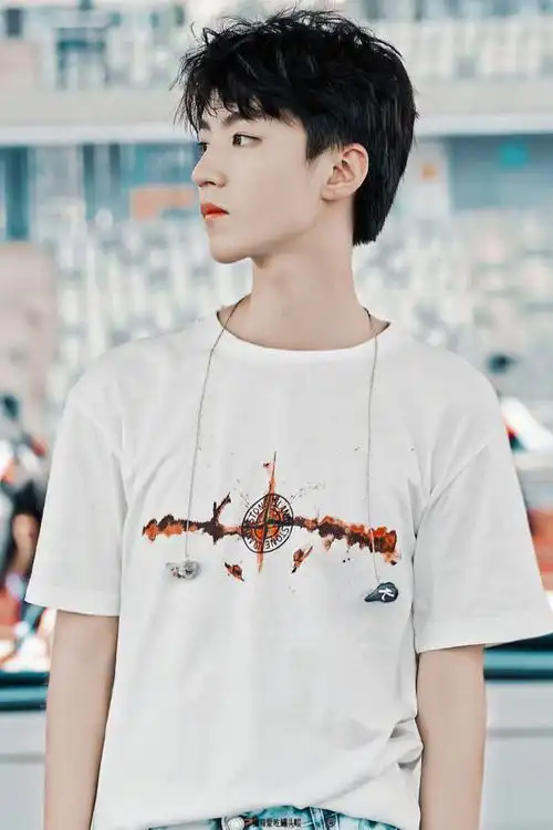 #陪王俊凯奔赴每一个十年#