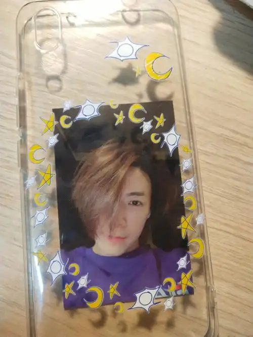 989578框也适合放新专小卡哦还有我们的可爱希nim以及机场甜蜜