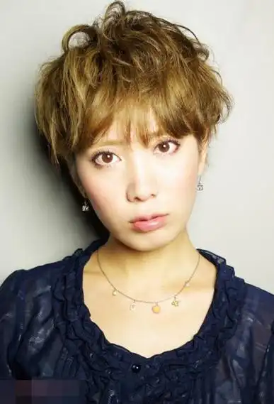 2020齐耳短发烫发图片减龄_齐耳短发适合烫什么卷 - 乐享生活 - 阿奇