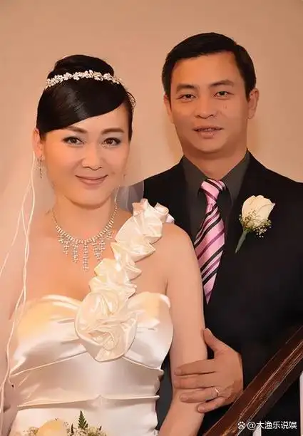 然小李琳的二婚老公年纪比她小六岁,但很多人对这段婚姻并不抱以乐观