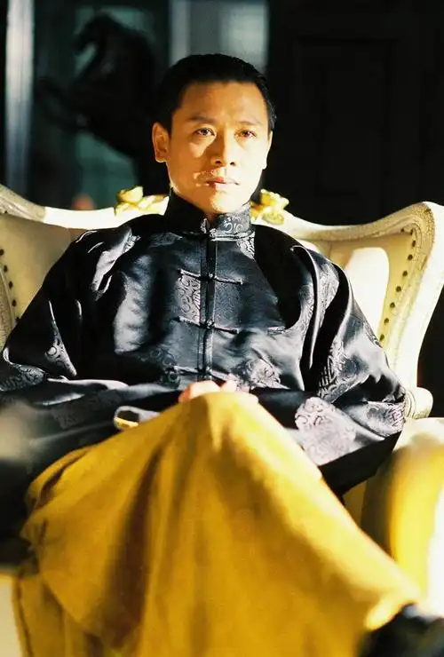 资料图片:《陈赓大将》剧照--胡亚捷饰杜月笙