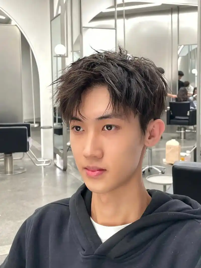 钢夹微分.#男生烫发发型推荐 #温州烫发 #男生发型重要性  - 抖音