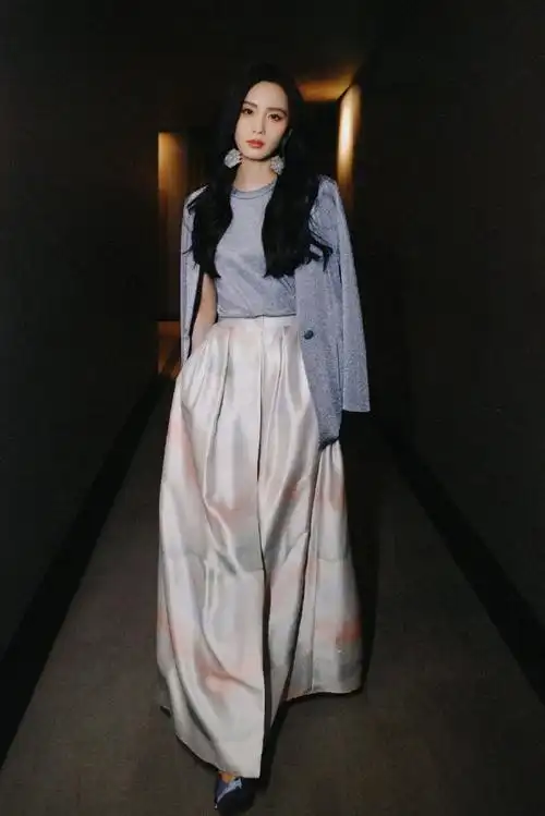 米兰时装周##刘诗诗高腰裙##刘诗诗米兰时装周