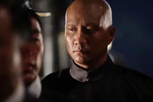 胡军《十月围城》剧照胡军《十月围城》剧照胡军眼神复杂新浪娱乐讯