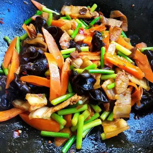 肉片蒜苔炒木耳,超级下饭呢!