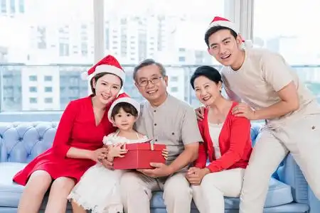 快乐的一家人照片