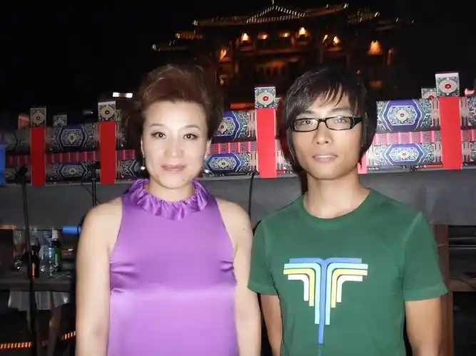 原创小香玉二婚老公近照曝光俩人是恋爱他们的宝贝儿子十六岁了