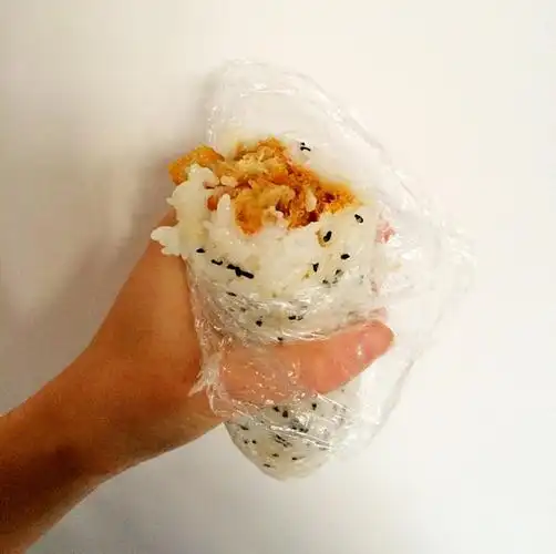 鸠山梅子做的糯米粢饭团