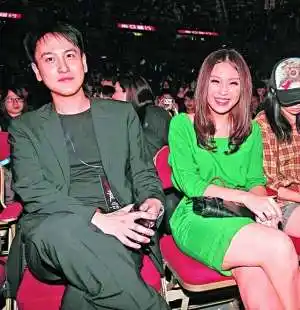 徐枫儿子汤珈铖日前与朱璇一起去看五月天演唱会.