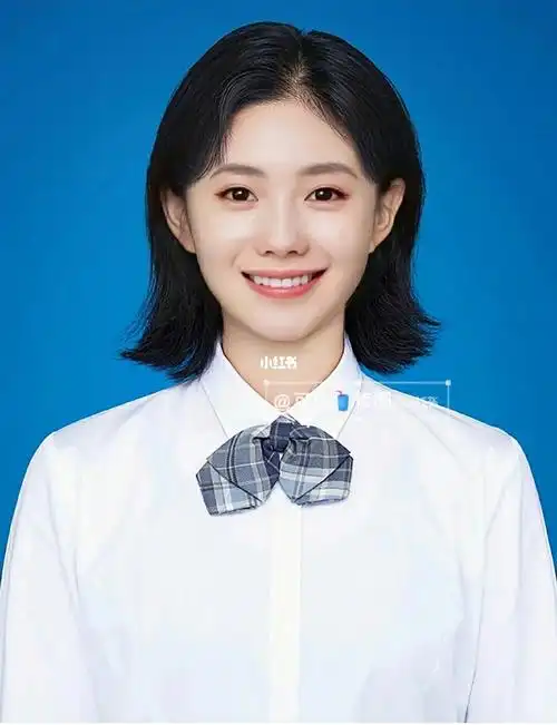 蓝底学院风证件照