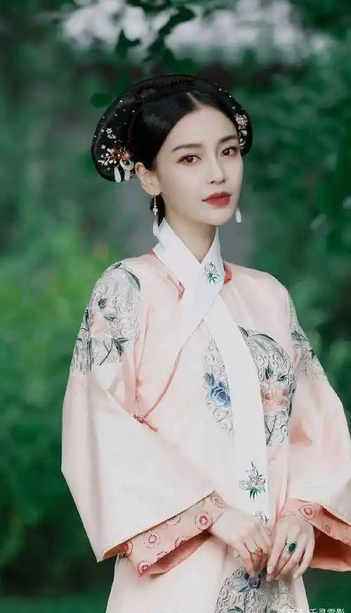 angelababy的古装扮相一直都是美若天仙,罕见的清宫照更是惊艳!