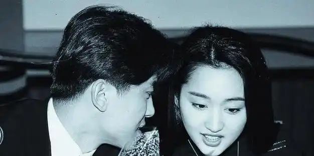 再见杨钰莹前任赖文峰出狱后转身迎娶少妇素颜照片公开