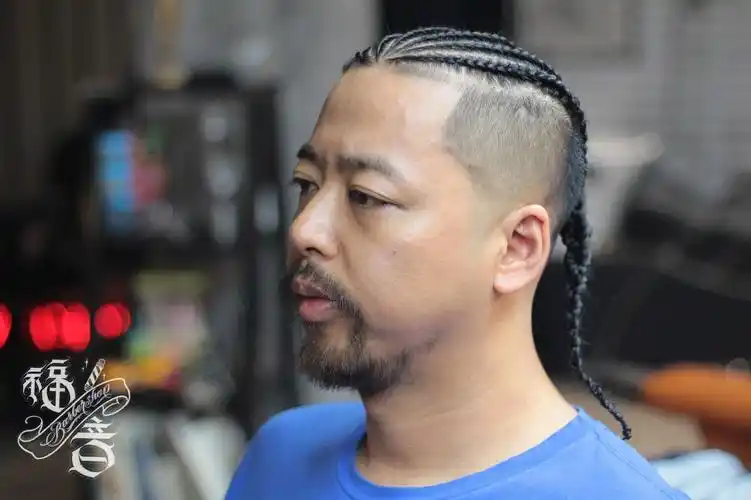 西安夏季帅翻地垄沟辫发