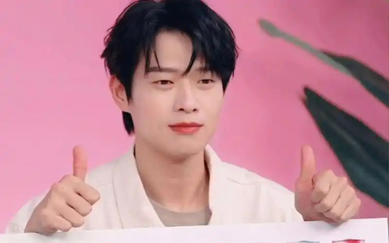 魏大勋 || 08.27直播 17 该怎么告诉你全程笑眯眼的小鸡毛超可爱