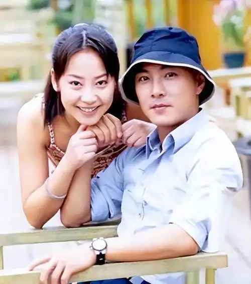 张卫健张茜:穿二手婚纱,3次婚礼,2次流产,如今终于苦尽甘来