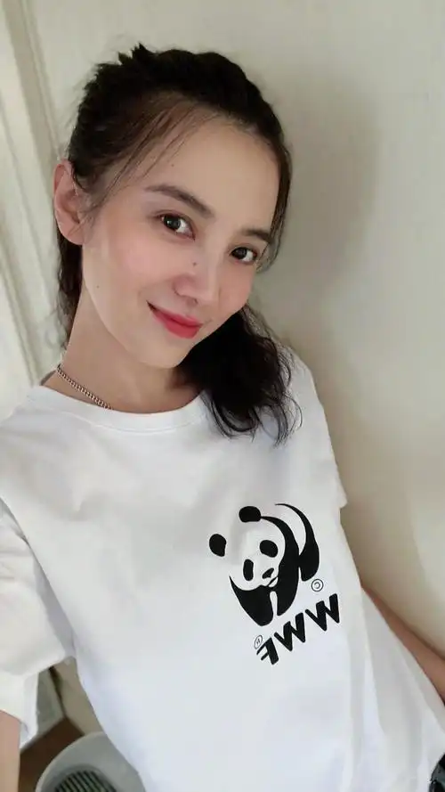 原创谁有宋佳这么真实?素颜晒照一点不美颜,有黑眼圈也觉得她漂亮