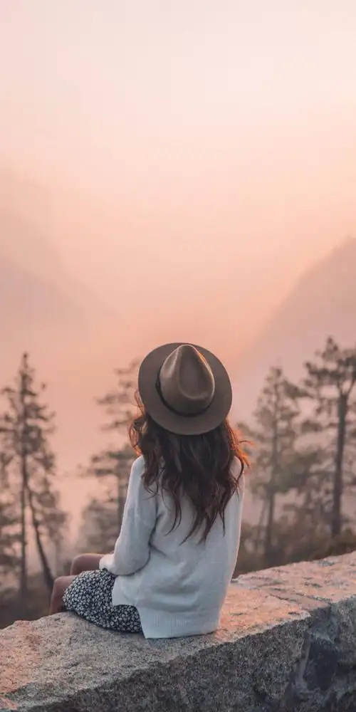 一个人独处时,无聊,寂寞和孤独感,其实都是自我的一种敌视,这样的人连