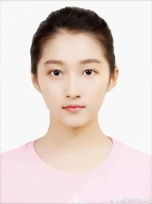 美颜滤镜下的关晓彤不如生图好看?终于明白她为什么是国民闺女了