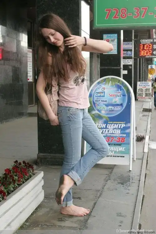 俄罗斯妹妹赤脚走天下