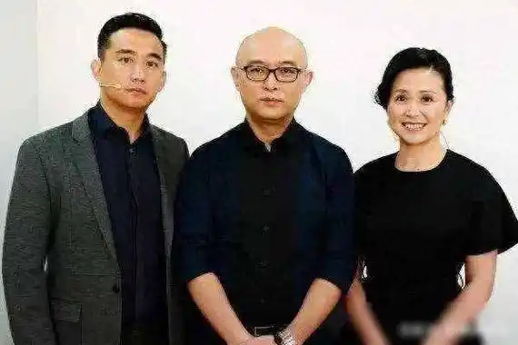 孟非隐瞒26年的妻子曝光,原来这么年轻,鲁豫一见直呼太漂亮了_李雪