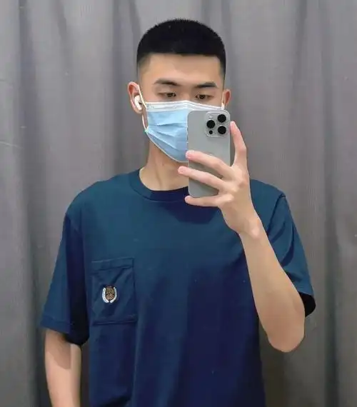 这才是"阳光男生"该剪的发型,清爽干净,硬朗帅气!