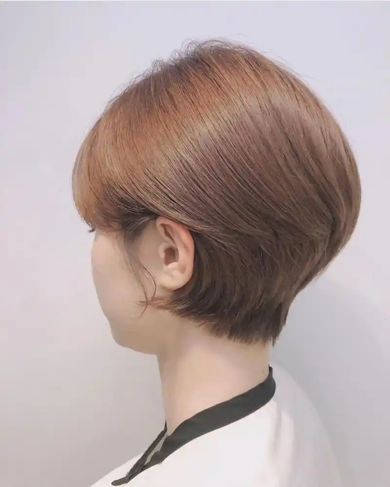 折耳短发 初恋短发 韩系短发上海发型师 露耳的短发利落清爽, 搭配