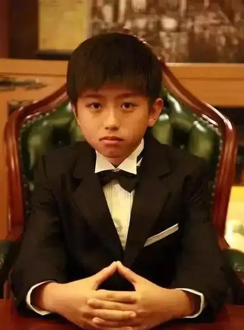 蔡徐坤不入流的道歉逼卓伟重出江湖这种人的钱连狗仔都不愿赚