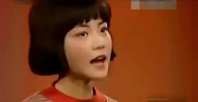 原创王菲童年照曝光:桀骜不驯的眼神之后,是怎样的家族爱恨