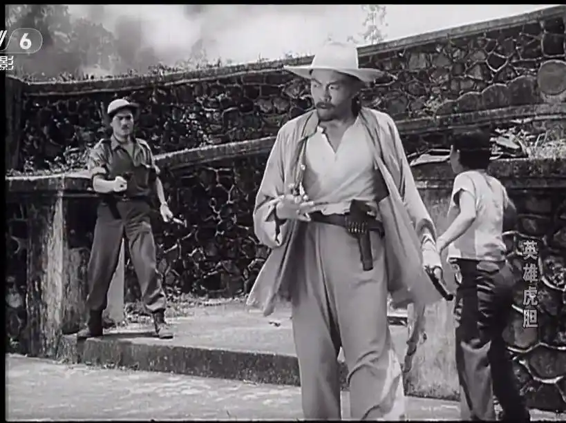 老电影也有商业大片,《英雄虎胆》,美女特务阿兰有四种结局