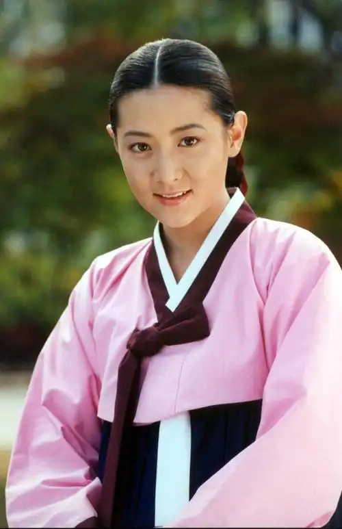 韩国美女演员李英爱