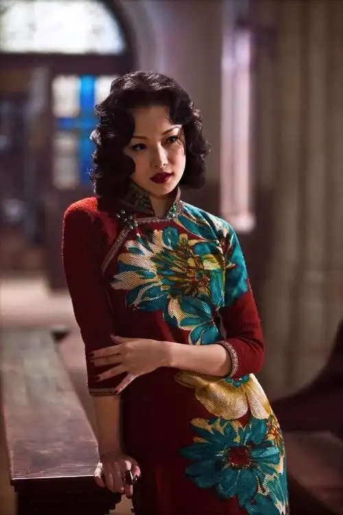 倪妮《金陵十三钗》后再拍民国剧,穿粉色旗袍优雅甜美,气质惊艳