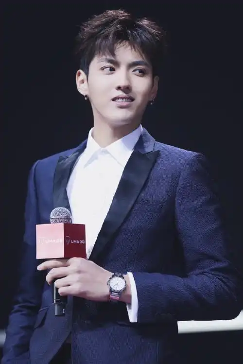 高清广州男明星吴亦凡高清帅气写真手机壁纸图片图片