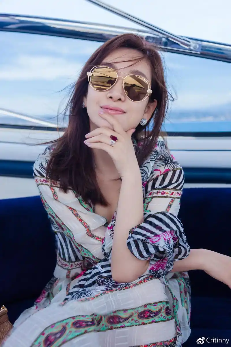 秦海璐:黑白风直击灵魂 彩色系一言不合就撩人