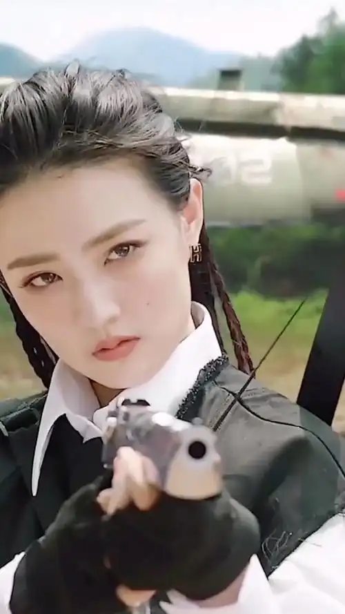 徐璐 当兵11年,英姿飒爽