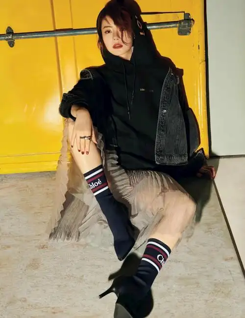 御姐戚薇杂志封面