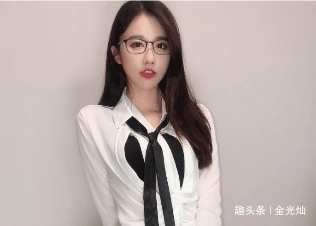 虎牙一姐身材劲爆游戏环节太白莲花男人的心头肉啊