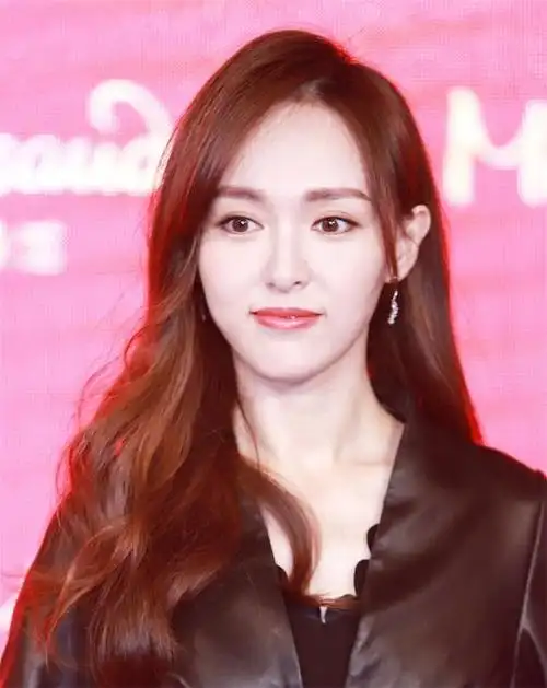 这是破尿酸打多了?唐嫣出席活动的近照曝光,看到正脸网友凌乱了