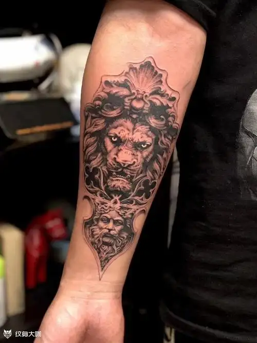 小臂内侧欧美写实狮子_纹身图案手稿图片_郭洪滨的纹身作品集