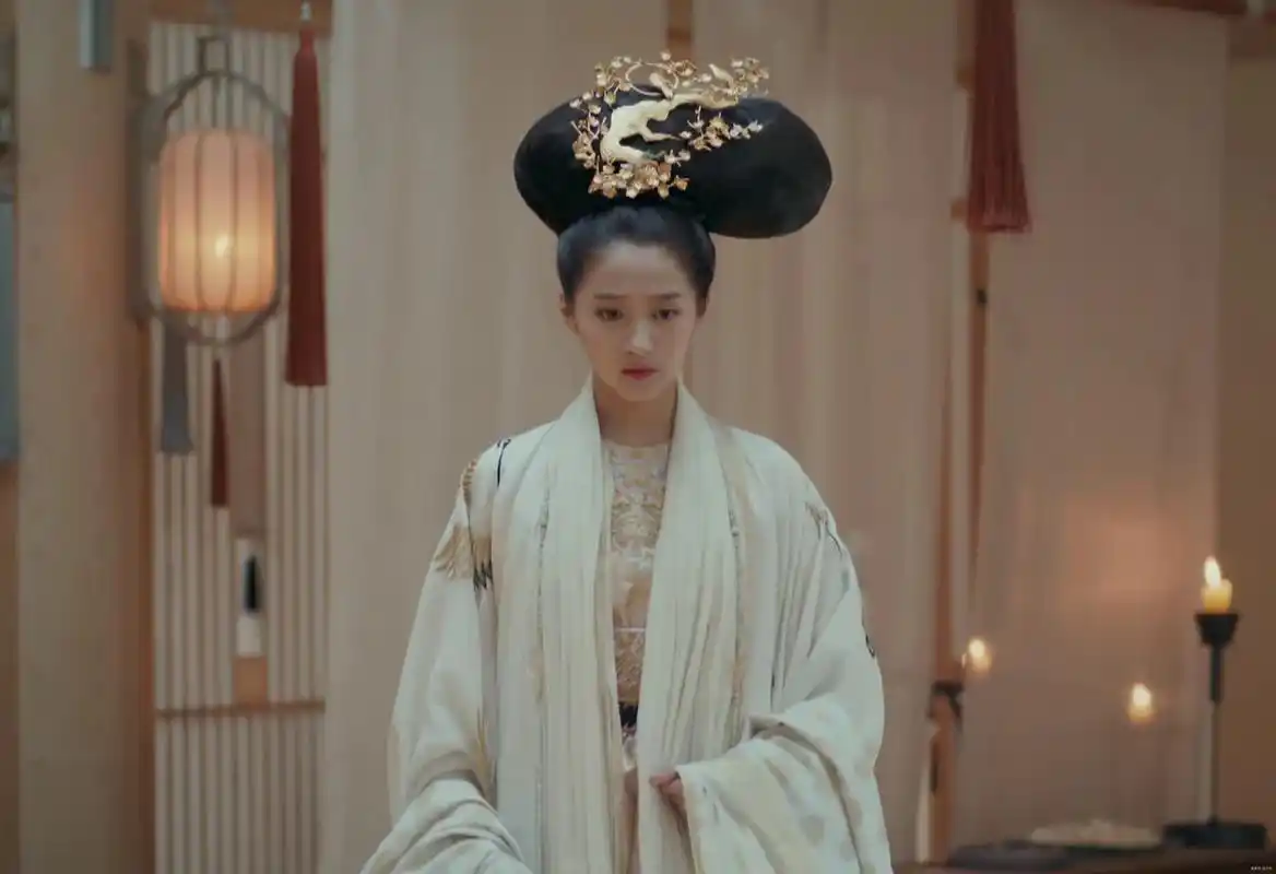 关晓彤在《凤囚凰》中的古装造型,你能欣赏这样的美吗?