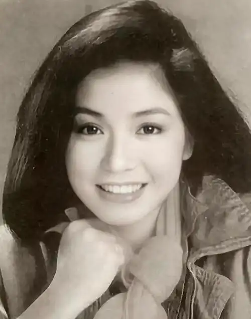 64岁钟楚红近照惊艳,岁月静好,美颜依旧,坚持不做医美