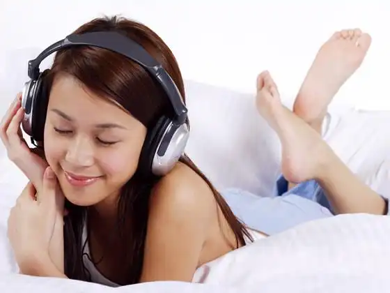 享受音乐的女孩图片素材下载-人物素材-图图网-tutu001.com