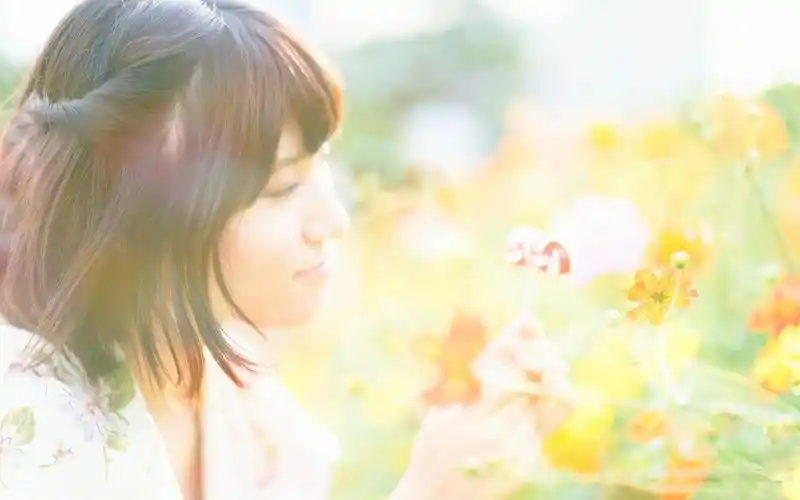 清新唯美恬静的女生高清桌面壁纸