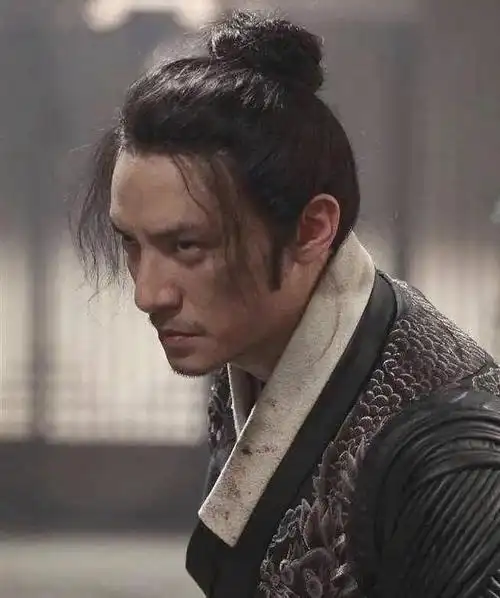 古装剧头套有多影响颜值:任嘉伦秒变"方块脸",张震撞脸赵本山