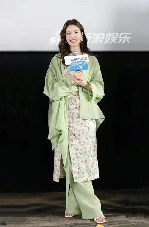 新中式的风又吹到了夏季,跟着倪妮钟楚曦学搭配,古典和时髦并存