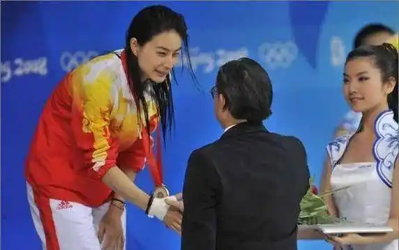 "下嫁"霍家9年了还被宠溺,郭晶晶会让多少豪门阔太"眼红"?