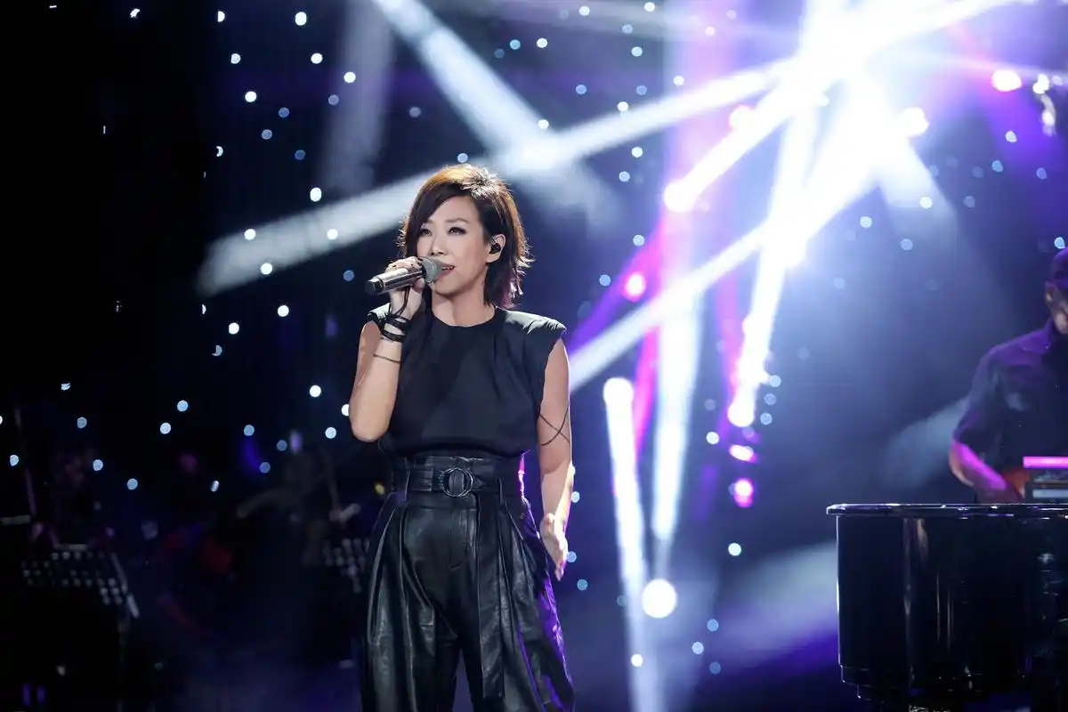 八年姐弟恋落幕,53岁林忆莲又分手了:我不想停在一个地方没有成长