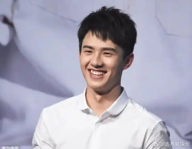 刘昊然出道前旧照流出大蒜鼻头成亮点网友整容级的逆生长