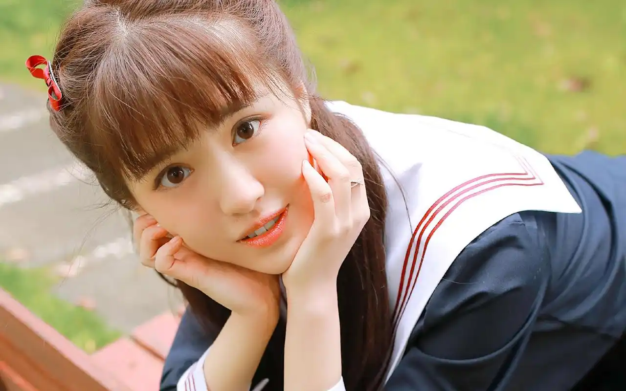 可爱甜美校园少女唯美高清壁纸