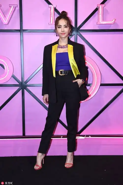 蔡依林瑞酱推荐▲条绒套装:victoria beckham $1002▲ganni $394最不